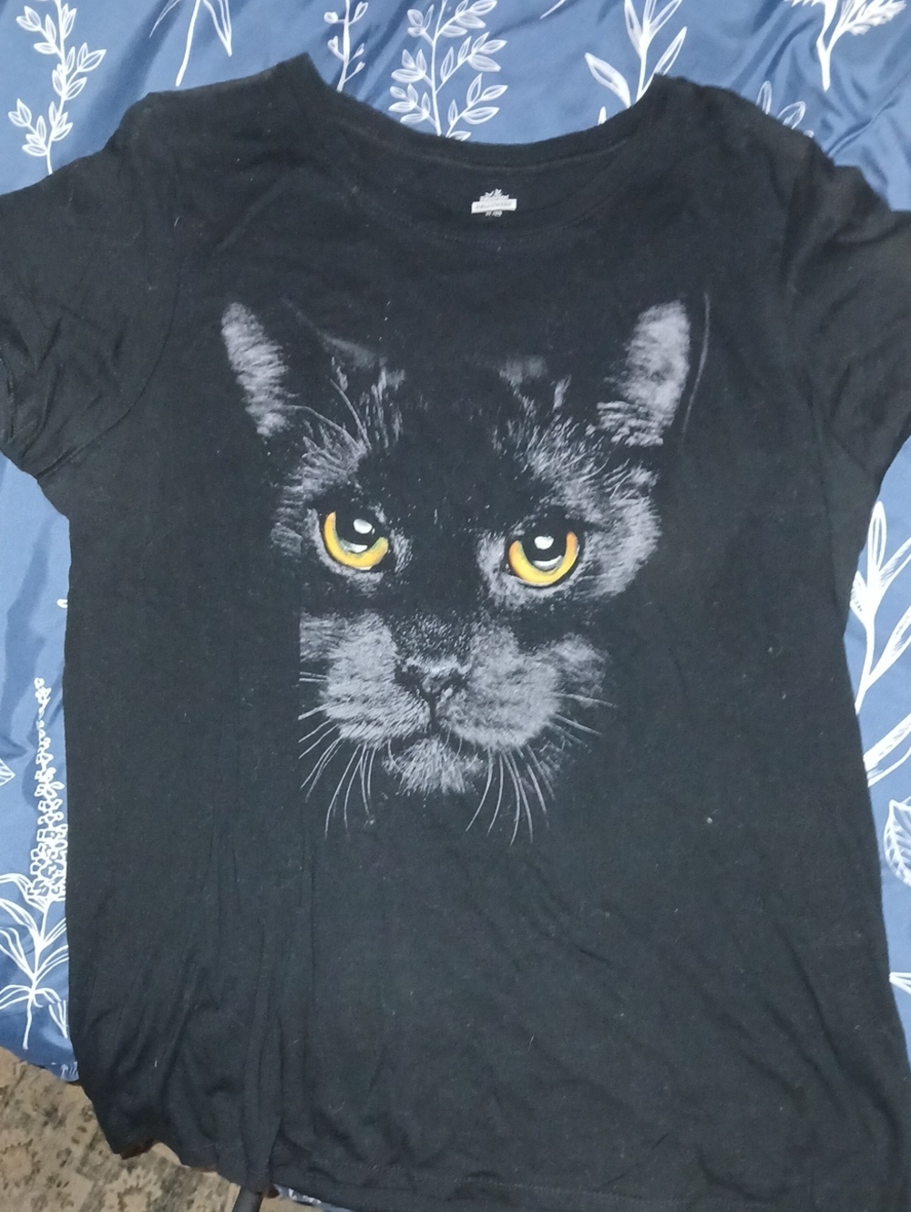 Black Cat Graphic Short Sleeve Tee with Yellow Eyes